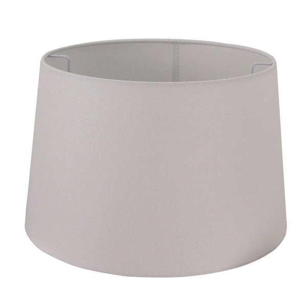 Der offwhite Lampenschirm Drum begeistert mit seiner zeitlosen Eleganz. Ideal für eine warme und einladende Raumatmosphäre.