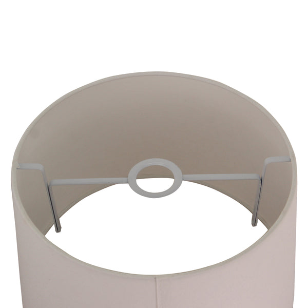 Der offwhite Lampenschirm Drum besticht durch seine schlichte Eleganz. Perfekt für eine harmonische Lichtstimmung.