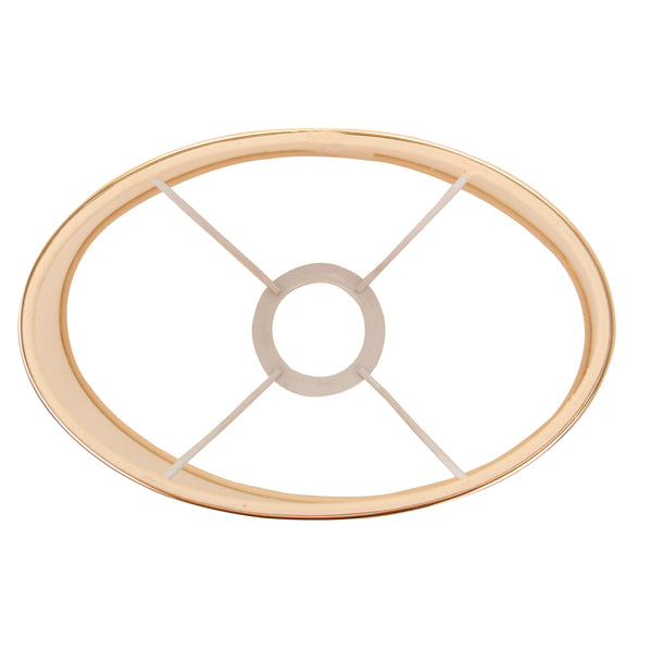 Detailansicht des ovalen Lampenschirms in Beige mit goldenen Akzenten. Ideal für eine warme, einladende Atmosphäre.