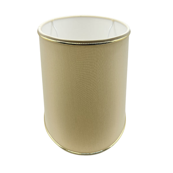 Beiger ovaler Lampenschirm von Various mit goldenen Akzenten. Er verleiht jedem Raum eine moderne und einladende Atmosphäre.