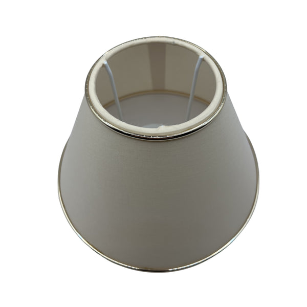 Beiger Lampenschirm Top mit goldenen Akzenten. Perfekt für eine warme, einladende Beleuchtung in Ihrem Zuhause.