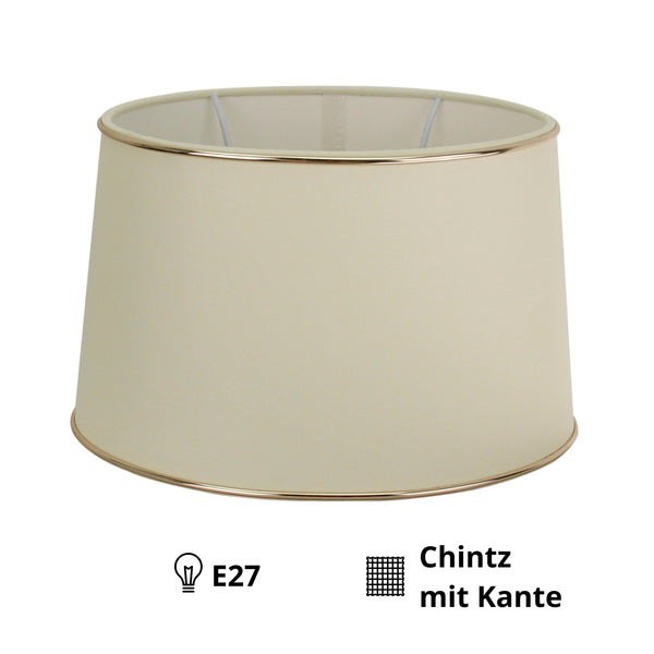 Eleganter cremefarbener Lampenschirm in ovaler Form mit goldenen Akzenten.