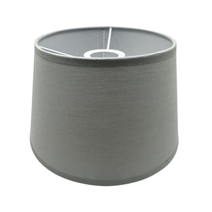 Moderner grauer Lampenschirm im Drum-Design. Perfekt für eine stilvolle Raumgestaltung und harmonisches Licht.