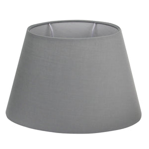 Der ovale Lampenschirm in Grau verleiht jedem Raum eine moderne Note. Ideal für eine stilvolle Lichtgestaltung.