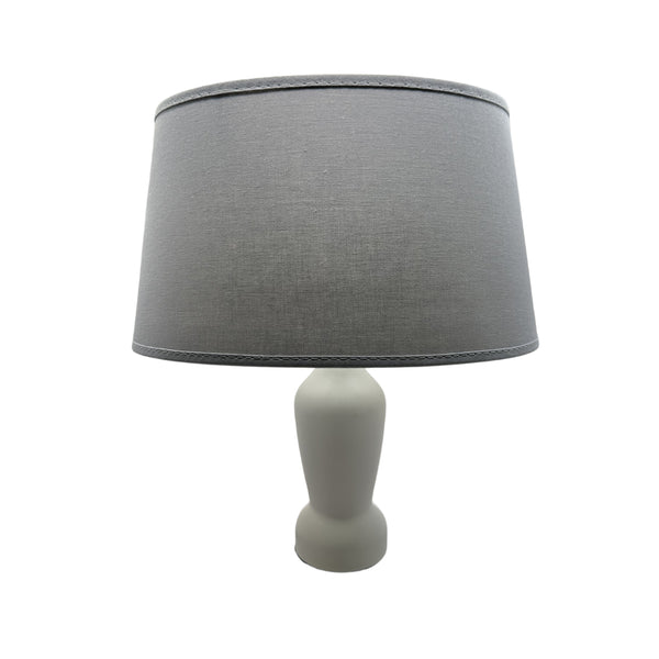 Grau ovaler Lampenschirm von Various mit elegantem Design. Ideal für eine harmonische Beleuchtung in jedem Raum.