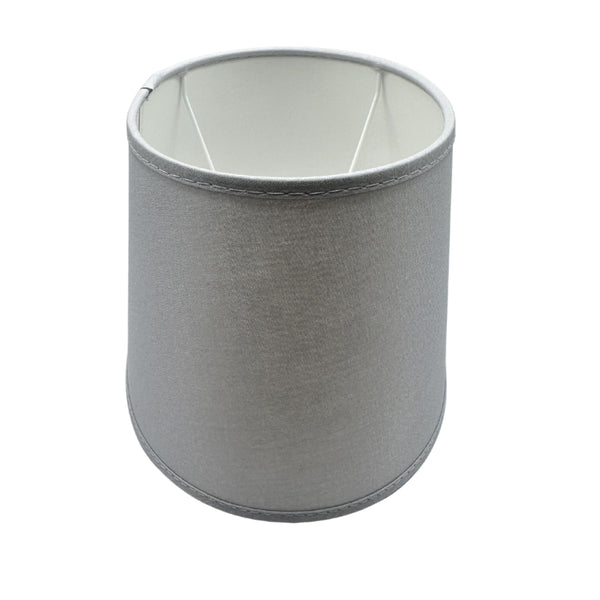 Detailansicht des ovalen Lampenschirms in Grau. Ideal für eine moderne, zeitlose Beleuchtung in jedem Raum.