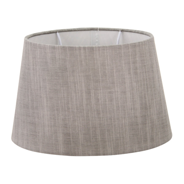 Der graue Lampenschirm Oval von Various sorgt für eine angenehme, diffuse Beleuchtung. Perfekt für einen modernen Look.
