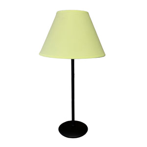 Der zarte lampenschirm in Lindgrün setzt harmonische Akzente. Ideal für eine gemütliche Atmosphäre in jedem Raum.