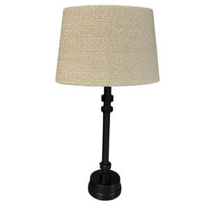 Der ovale Lampenschirm in Khaki schafft eine gemütliche Atmosphäre. Ideal für entspannte Abende in Ihrem Zuhause.