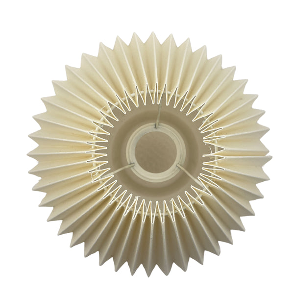 Natürlicher Lampenschirm aus der Serie Various in zeitlosem Design. Ideal für eine warme, einladende Atmosphäre.