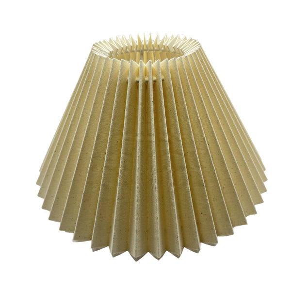 Der natürliche Lampenschirm von Various begeistert mit zeitlosem Design. Perfekt für eine harmonische Raumatmosphäre.