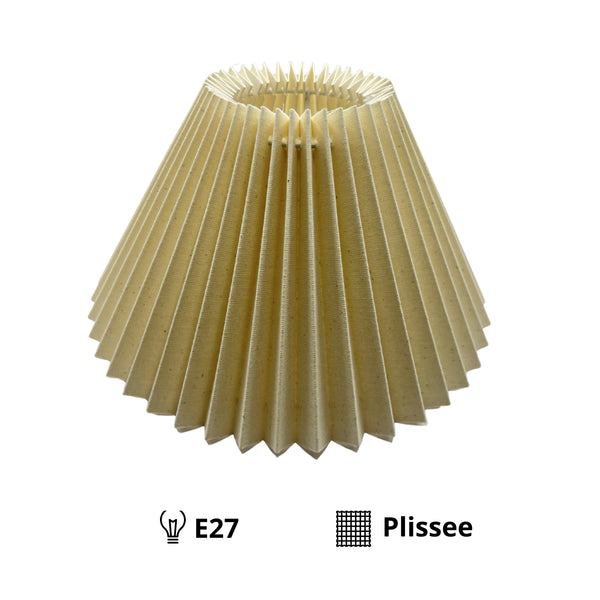 Detailansicht des naturfarbenen Lampenschirms von Various. Zeitloses Design, ideal für eine warme Atmosphäre in jedem Raum.