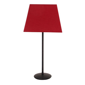 Der rote Lampenschirm Conica verwandelt jedes Licht in eine moderne Atmosphärenquelle. Perfekt für stilvolle Akzente.