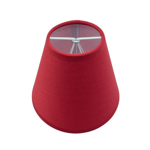 Faszinierender roter Lampenschirm mit modernen Akzenten. Perfekt für individuelle Lichtgestaltungen in jedem Raum.