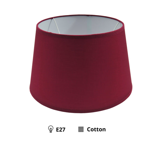 Detailaufnahme des roten Lampenschirms Drum. Er bringt lebendige Farbe und Wärme in jeden Raum.