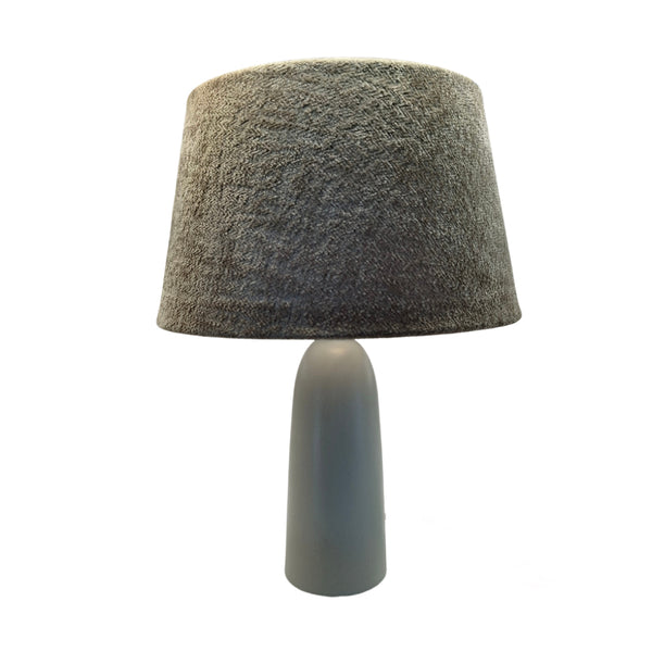 Der taupefarbene Lampenschirm Drum bringt Wärme in jeden Raum. Ideal für eine gemütliche Atmosphäre und stilvolle Akzente.