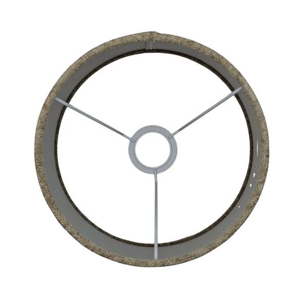 Detailansicht des taupefarbenen Lampenschirms Drum. Verleiht jedem Raum eine warme, gemütliche Atmosphäre.