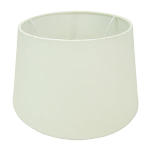 Der offwhite Lampenschirm Drum von Various fügt sich harmonisch in jedes Raumkonzept ein.