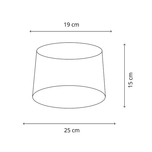 Detailaufnahme des schlichten offwhite Lampenschirms Drum. Er verleiht jedem Raum eine sanfte, einladende Atmosphäre.