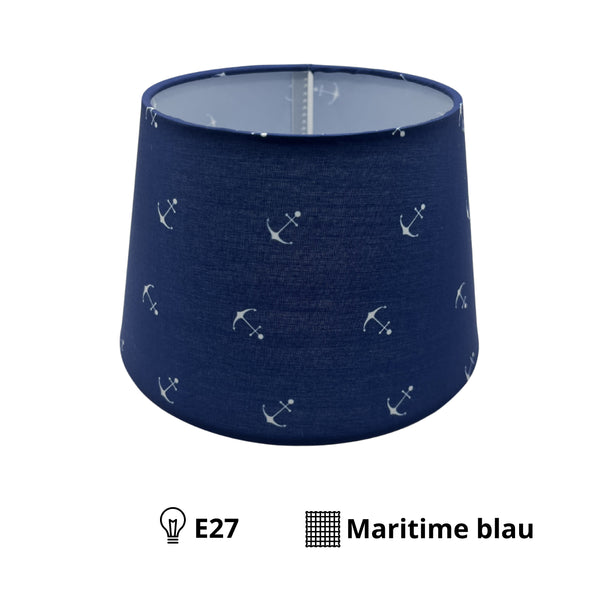 Detailaufnahme des hellblauen Lampenschirms Drum. Er bringt sanfte Farbtupfer und zaubert eine gemütliche Atmosphäre.