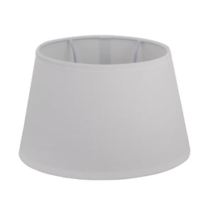 Schlichter ovaler Lampenschirm in elegantem Weiß, ideal für moderne Leuchten. Setzt stilvolle Akzente in jedem Raum.