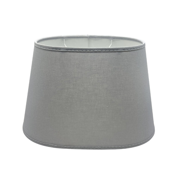 Moderner ovaler Lampenschirm in Grau, ideal für eine stilvolle Beleuchtung. Passt perfekt in jedes zeitgemäße Interieur.