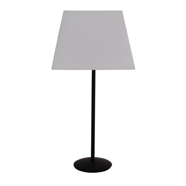 Der rechteckige Lampenschirm Conica in elegantem Weiß verleiht jedem Raum eine moderne Note und stilvolles Licht.