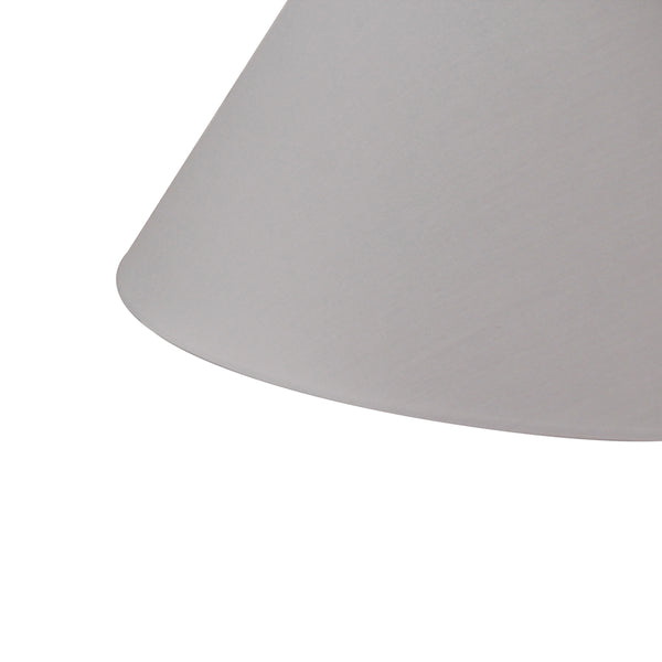 Der elegante Lampenschirm in Weiß hat einen Durchmesser von 35 cm. Ideal für eine helle, freundliche Raumatmosphäre.