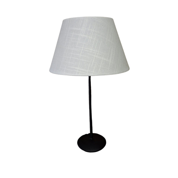 Der moderne weiße Lampenschirm Top bringt frisches Licht in jeden Raum.