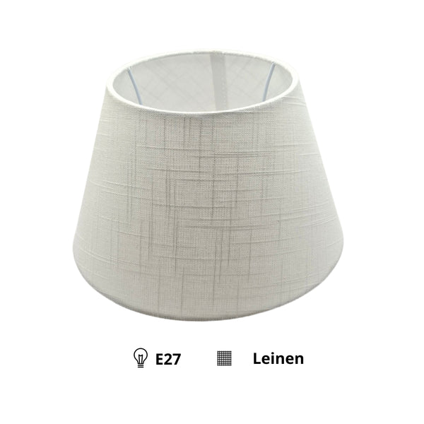 Detailansicht des modernen weißen Lampenschirms. Er verleiht jedem Raum ein frisches, elegantes Ambiente.