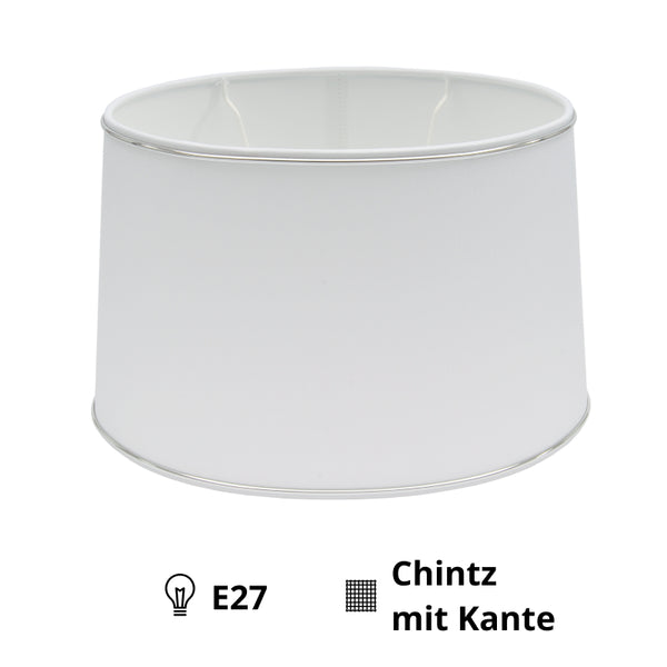 Detailaufnahme des ovalen Lampenschirms in Silber. Perfekt für zeitlose Eleganz und modernes Ambiente in jedem Raum.