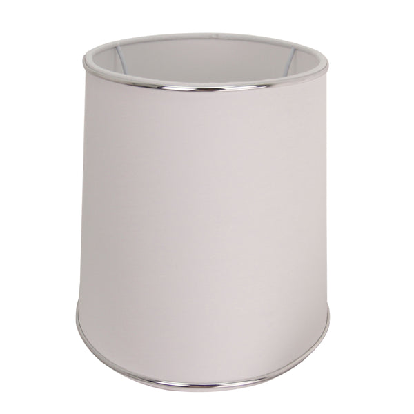 Detailaufnahme des ovalen Lampenschirms in silber und weiß. Er verleiht jedem Raum einen modernen und eleganten Akzent.