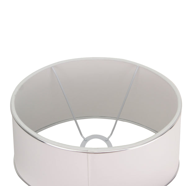 Eleganter ovaler Lampenschirm in Silber mit 22 cm Höhe. Er bringt modernes Flair in jeden Raum und zaubert sanftes Licht.