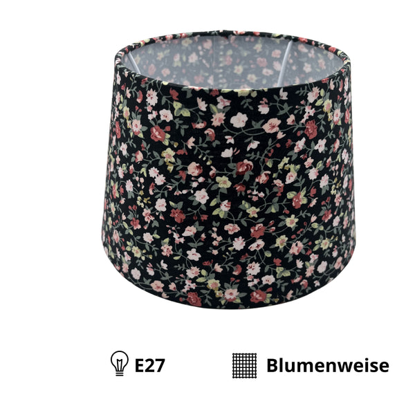 Detailreiche Aufnahme des schwarzen Lampenschirms Drum. Verleiht jedem Raum eine moderne und stilvolle Note.