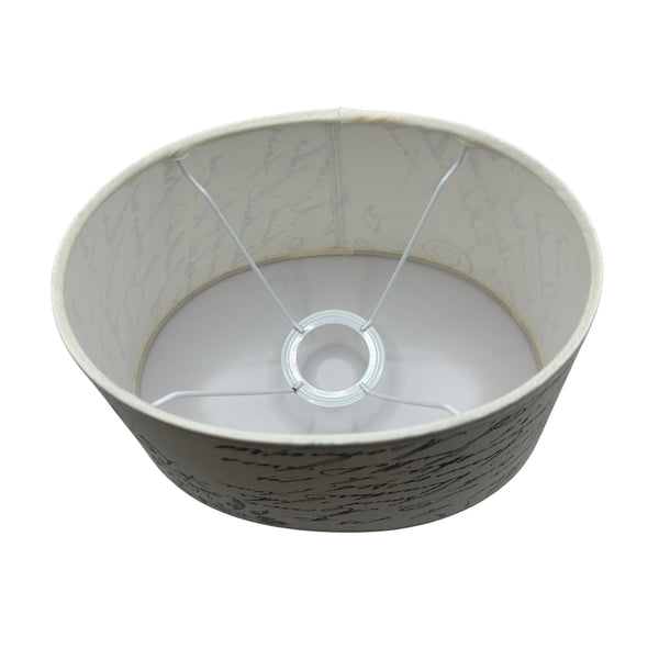 Beiger Lampenschirm Oval mit eleganten schwarzen Akzenten. Ideal für eine sanfte, gemütliche Beleuchtung in jedem Raum.