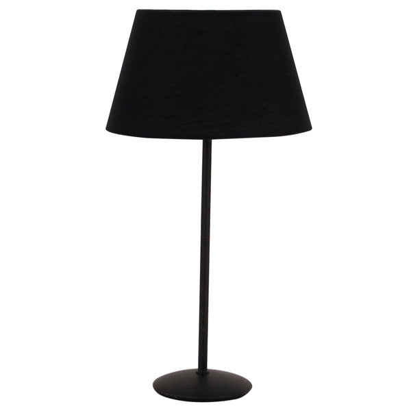 Der schwarze Lampenschirm aus der Various-Serie verleiht jedem Raum einen modernen Touch. Ideal für stilvolles Ambiente.