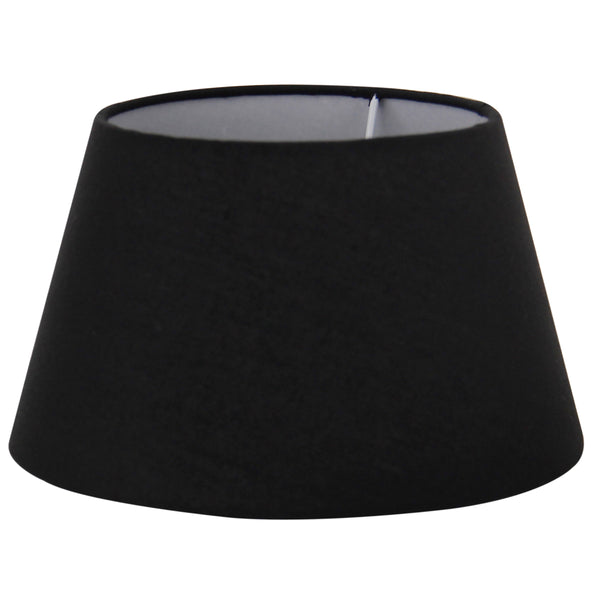 Der schwarze Lampenschirm Dach mit modernem Design setzt elegante Akzente. Ideal für eine stilvolle Raumgestaltung.