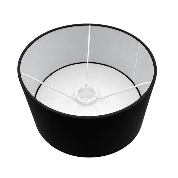 Detailaufnahme des schwarzen Lampenschirms Drum mit 30 cm Durchmesser. Perfekt für edle Akzente in jedem Raum.