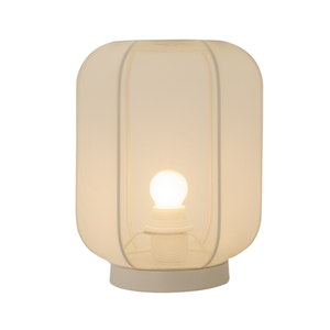 Die cremefarbene Tischleuchte Lecce vereint Japandi-Design mit sanftem Licht. Ideal für eine entspannte Wohnatmosphäre.