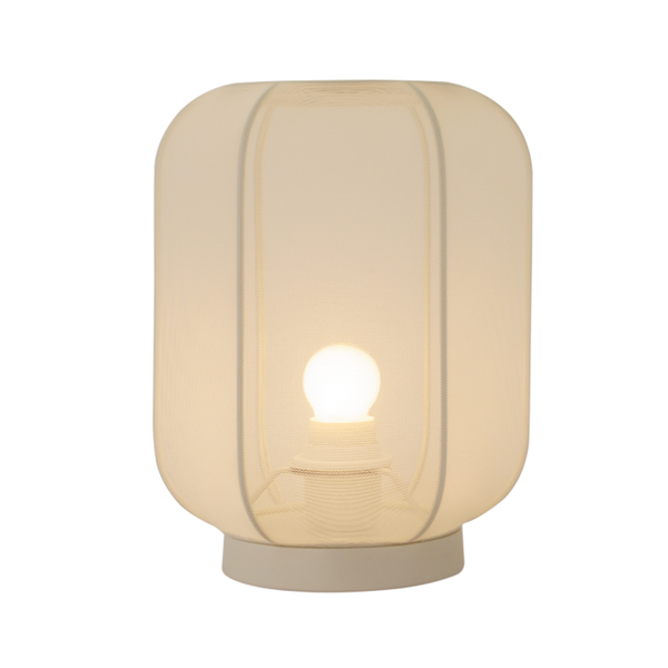 Die cremefarbene Tischleuchte Lecce vereint Japandi-Design mit sanftem Licht. Ideal für eine entspannte Wohnatmosphäre.