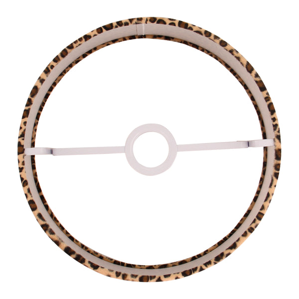 Detailaufnahme des Leo Lampenschirms in elegantem Weiß. Ideal für eine stilvolle Beleuchtung in jedem Raum.