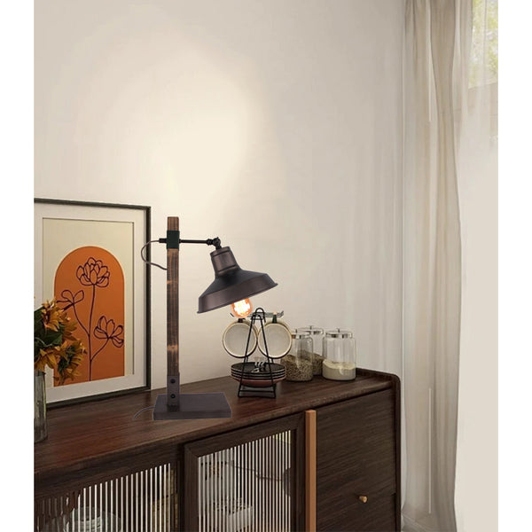 Die schwarze Max Tischleuchte von Various bringt modernes Design in Ihr Zuhause. Ideal für stimmungsvolles Licht am Abend.