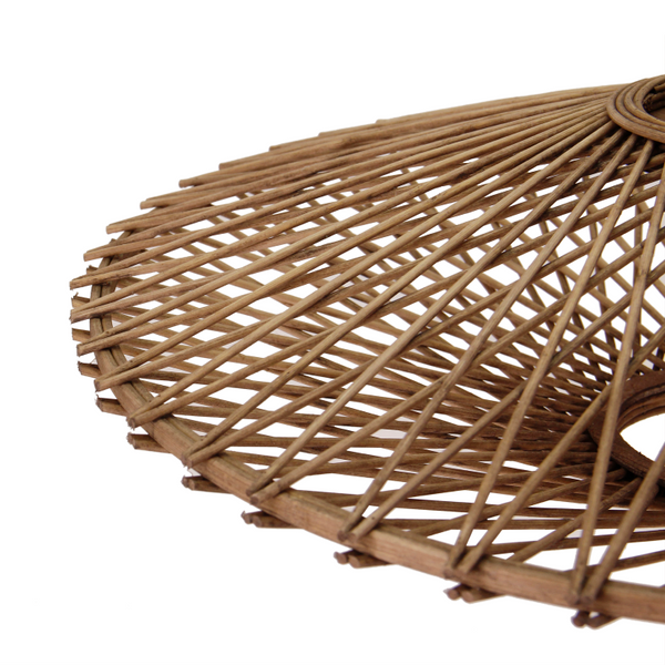 Detailreiche Ansicht der braunen Pendelleuchte Nature Capello. Modernes Design, ideal für eine gemütliche Atmosphäre.