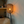 Beige Stehleuchte Cross bringt ländliche Gemütlichkeit ins Wohnzimmer. Ideal für entspannte Abende.