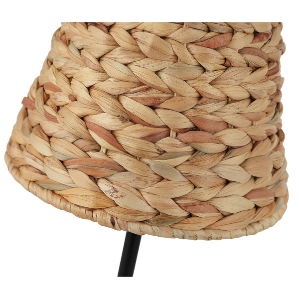 Braune Tischleuchte Nature Treccia im ländlichen Stil. Ihr warmes Licht schafft eine gemütliche Atmosphäre auf jedem Tisch.