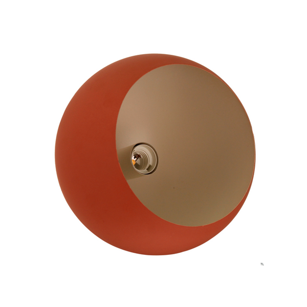 Detailaufnahme der roten Tischleuchte Sfera mit modernem Design. Perfekt für eine lebendige Akzentsetzung im Raum.
