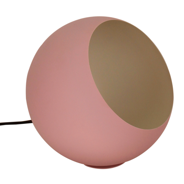 Detailaufnahme der modernen rosa Tischleuchte Sfera. Sie bringt frisches Licht und einen Hauch von Eleganz in jeden Raum.