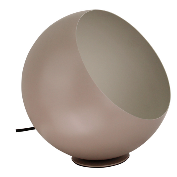 Detailaufnahme der taupefarbenen Tischleuchte Sfera von Various. Ihr modernes Design bringt Eleganz in jedes Ambiente.