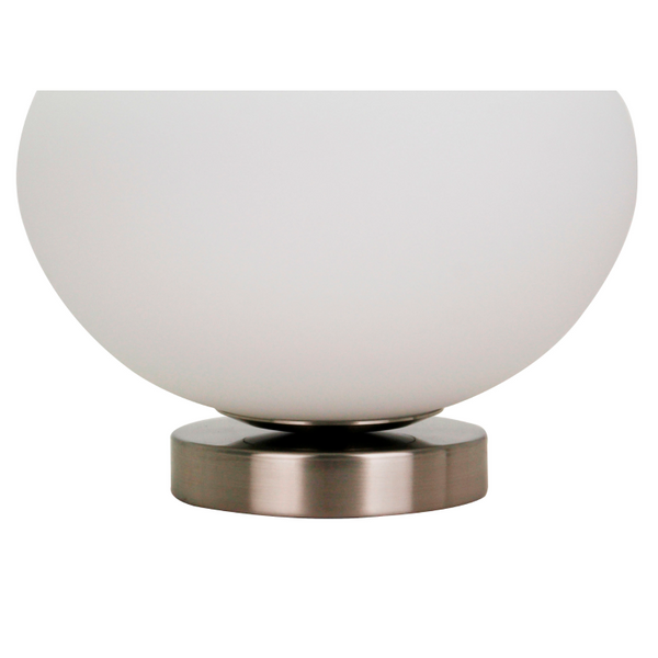 Detailansicht der klassischen Chericoni Opalino Tischleuchte in Silber und Beige. Sie verleiht jedem Raum zeitlose Eleganz.
