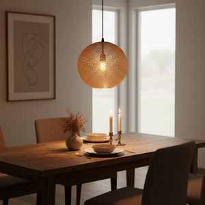 Die goldene Pendelleuchte Rolo bringt modernen Glanz in jeden Raum. Ideal für eine einladende, stilvolle Atmosphäre.